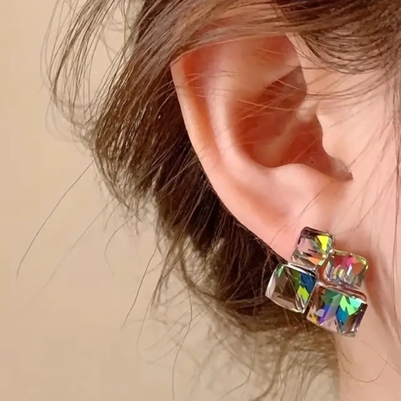 Jewelry - Artist Point Shimmering Crystal Earrings